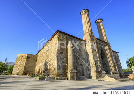 チフテ・ミナーレ神学校 115974691