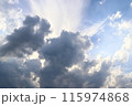 雨上がりの雨雲空 115974868