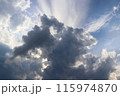 雨上がりの雨雲空 115974870