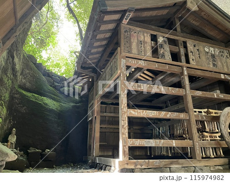 神奈川県鎌倉市　有名観光地　銭洗弁財天 115974982