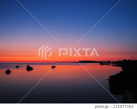 早春の宗谷岬 朝焼けに染まる朝凪の海 早春の宗谷岬 朝焼けに染まる朝凪の海 115977163