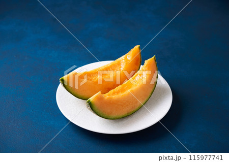 切り分けた赤肉メロン 北海道産アサヒメロン 切り分けた赤肉メロン 北海道産アサヒメロン 115977741