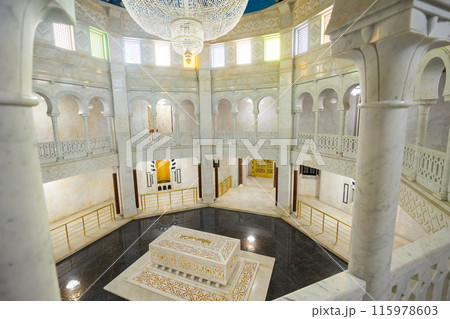 Interior of Mausoleum of Habib Bourguiba in Monastir, Tunisia 115978603