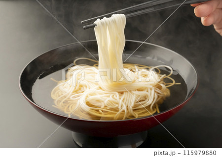 入麺,にゅうめん,煮麺,箸あげ,箸で持ち上げる 115979880
