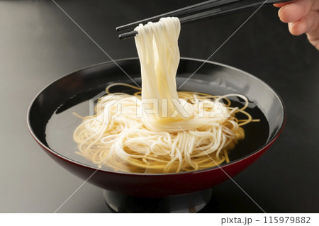 入麺,にゅうめん,煮麺,箸あげ,箸で持ち上げる 115979882