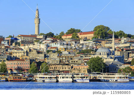 エミノニュ港とベヤズット・タワー エミノニュ港とベヤズット・タワー 115980803