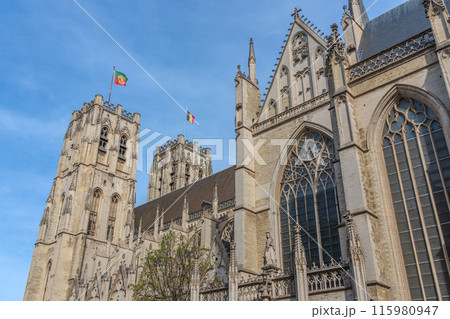 ベルギー　ブリュッセル　サンミッシェル大聖堂 115980947