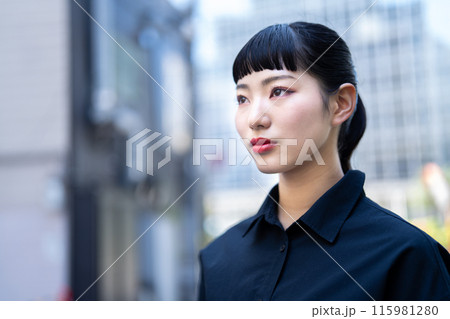 真剣な女性 真剣な女性 115981280