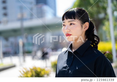 真剣な女性 115981339