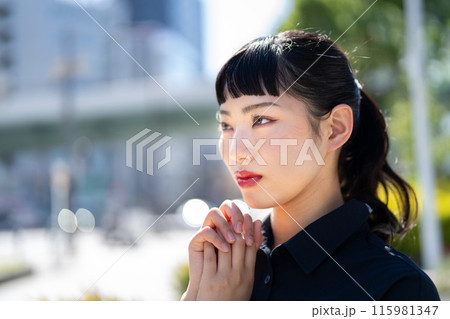 真剣な女性 115981347