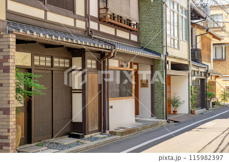 京都市中京区竹屋町通界隈の街並み 京都市中京区竹屋町通界隈の街並み 115982397