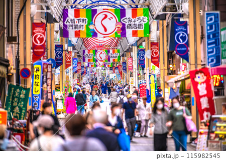 日本の横浜都市景観 買物客らで賑わう弘明寺かんのん通り商店街=6月4日、午後 日本の横浜都市景観 買物客らで賑わう弘明寺かんのん通り商店街=6月4日、午後 115982545