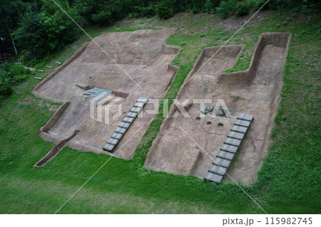 〈島根県〉荒神谷遺跡 銅鐸と銅矛と銅剣をレプリカで再現展示 〈島根県〉荒神谷遺跡 銅鐸と銅矛と銅剣をレプリカで再現展示 115982745