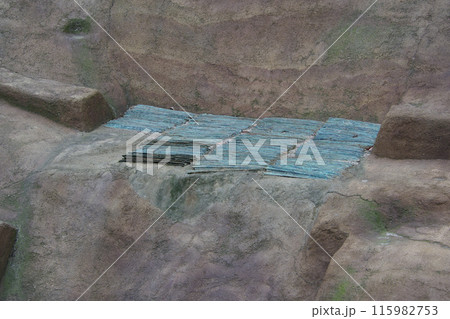 荒神谷遺跡　荒神谷　銅剣　レプリカ 島根県〉荒神谷遺跡 銅剣をレプリカで再現展示の写真素材