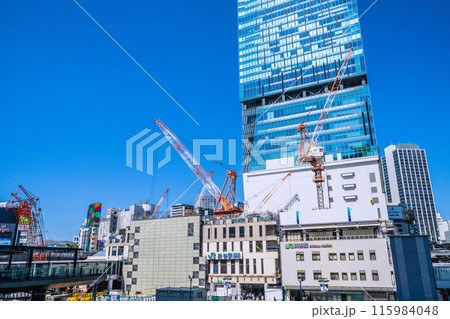 日本の東京都市景観 さよなら西口…渋谷駅西口出入口付近の壁面も覆われ…。再開発工事などを…=6月5日 日本の東京都市景観 さよなら西口…渋谷駅西口出入口付近の壁面も覆われ…。再開発工事などを…=6月5日 115984048