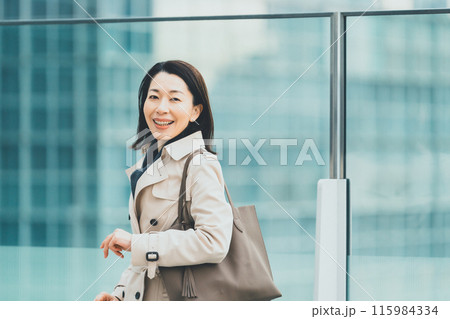 a forty-something woman 115984334