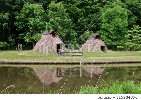 縄文遺跡・竪穴式住居（山形県・高畠町） 115984858