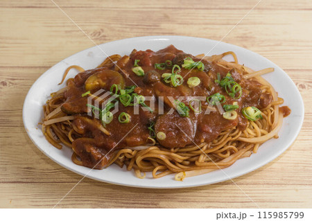 カレー焼きそば 115985799