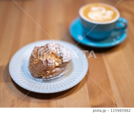 コーヒーとシュークリーム ラテアート コーヒーとシュークリーム ラテアート 115985982