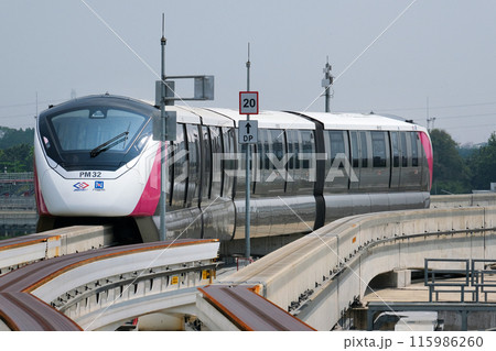 タイ・バンコクの交通機関MRTピンクライン タイ・バンコクの交通機関MRTピンクライン 115986260