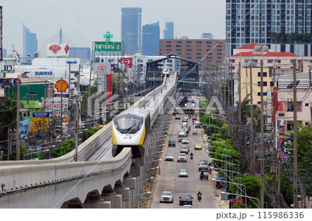 タイ・バンコクの交通機関MRTイエローライン タイ・バンコクの交通機関MRTイエローライン 115986336