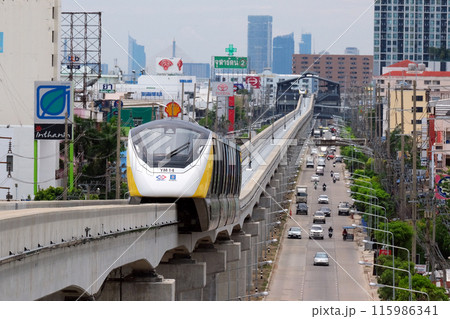 タイ・バンコクの交通機関MRTイエローライン 115986341