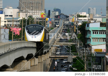 タイ・バンコクの交通機関MRTイエローライン 115986380