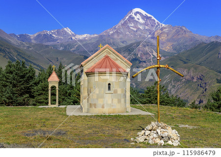 神の聖イグナチオ教会とカズベク山 115986479