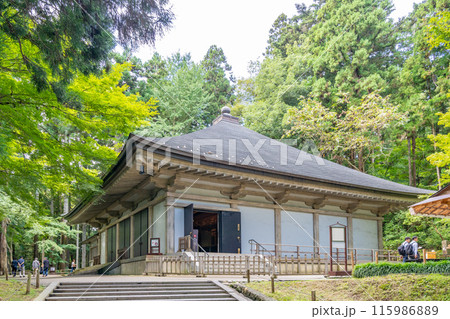 中尊寺　金色堂　中尊寺創建当初の姿を今に伝える唯一の建造物 115986889