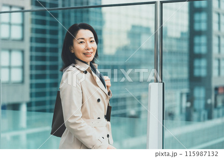 a forty-something woman 115987132