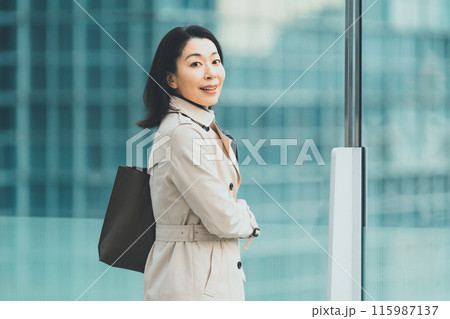 a forty-something woman 115987137