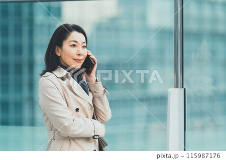 a forty-something woman 115987176