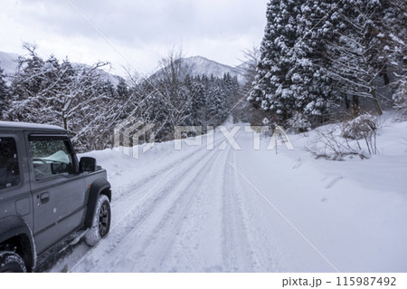雪道 アイスバーン(大山鏡ヶ成付近) 雪道 アイスバーン(大山鏡ヶ成付近) 115987492