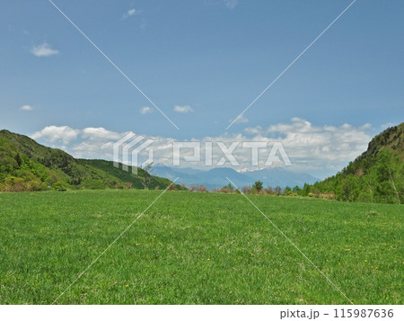 硫黄鉱山跡地から眺める爽やかな初夏の風景 115987636