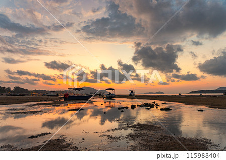 Scenery sunrise above fishing boats Scenery sunrise above fishing boats 115988404
