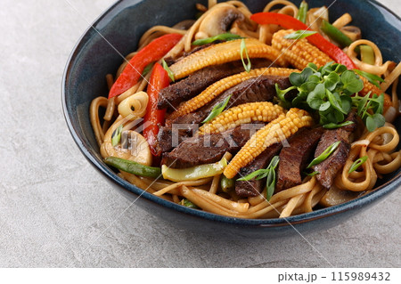 Udon with beef and teriyaki sauce 115989432