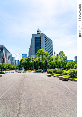 【東京都】初夏の新緑が綺麗な警視庁 115989806
