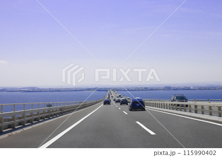 東京湾アクアラインで千葉県木更津市へ 115990402