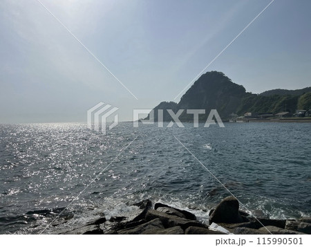 海と対岸の島 115990501