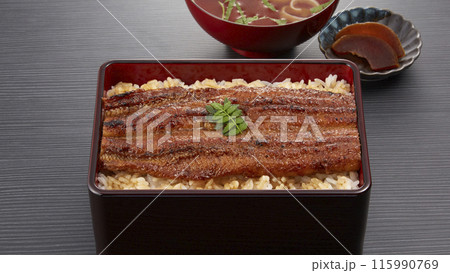 関西風の豪華なうな重 関西風の豪華なうな重 115990769