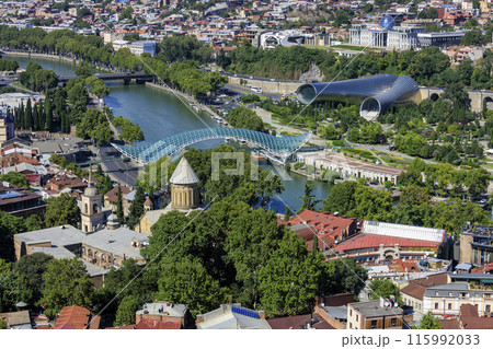 シオニ大聖堂と平和の橋とクラ川 115992033