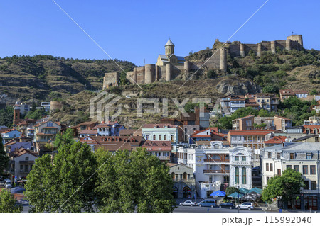 トビリシ街並みとナリカラ要塞 115992040