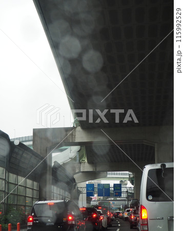 雨天時の運転 雨の道路 6月 雨天時の運転 雨の道路 6月 115992529