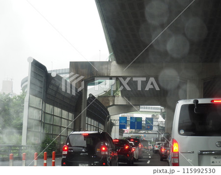 雨天時の運転 雨の道路 6月 雨天時の運転 雨の道路 6月 115992530