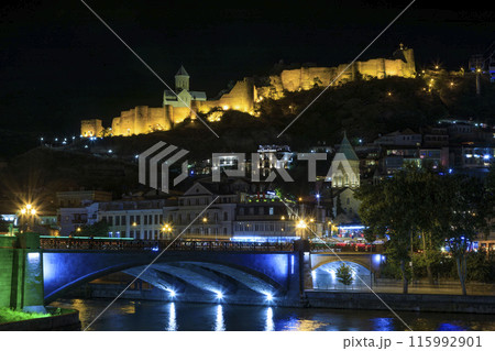 メテヒ橋と聖ジョージのアルメニア大聖堂とナリカラ要塞 115992901