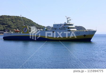 三崎港に入港した国道九四フェリー「凉かぜ」 115994775