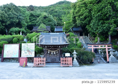 賀県高島市　白髭神社末社の若宮神社と上の宮参道 115995239