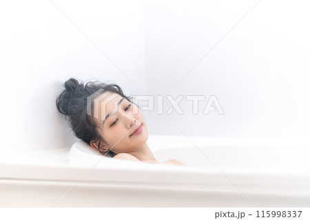 バスタイム 女性 ビューティー バスタイム 女性 ビューティー 115998337