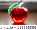 ガラスのリンゴオブジェ(側面) 115998556