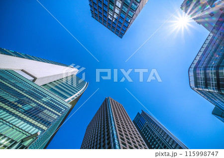 日本の東京都市景観 6月。「日本橋」交差点から日本橋のビル群などを望む。希望の光…＝5日 115998747